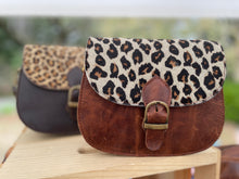 Load image into Gallery viewer, Clamshell Handbag