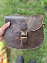 Load image into Gallery viewer, Clamshell Handbag